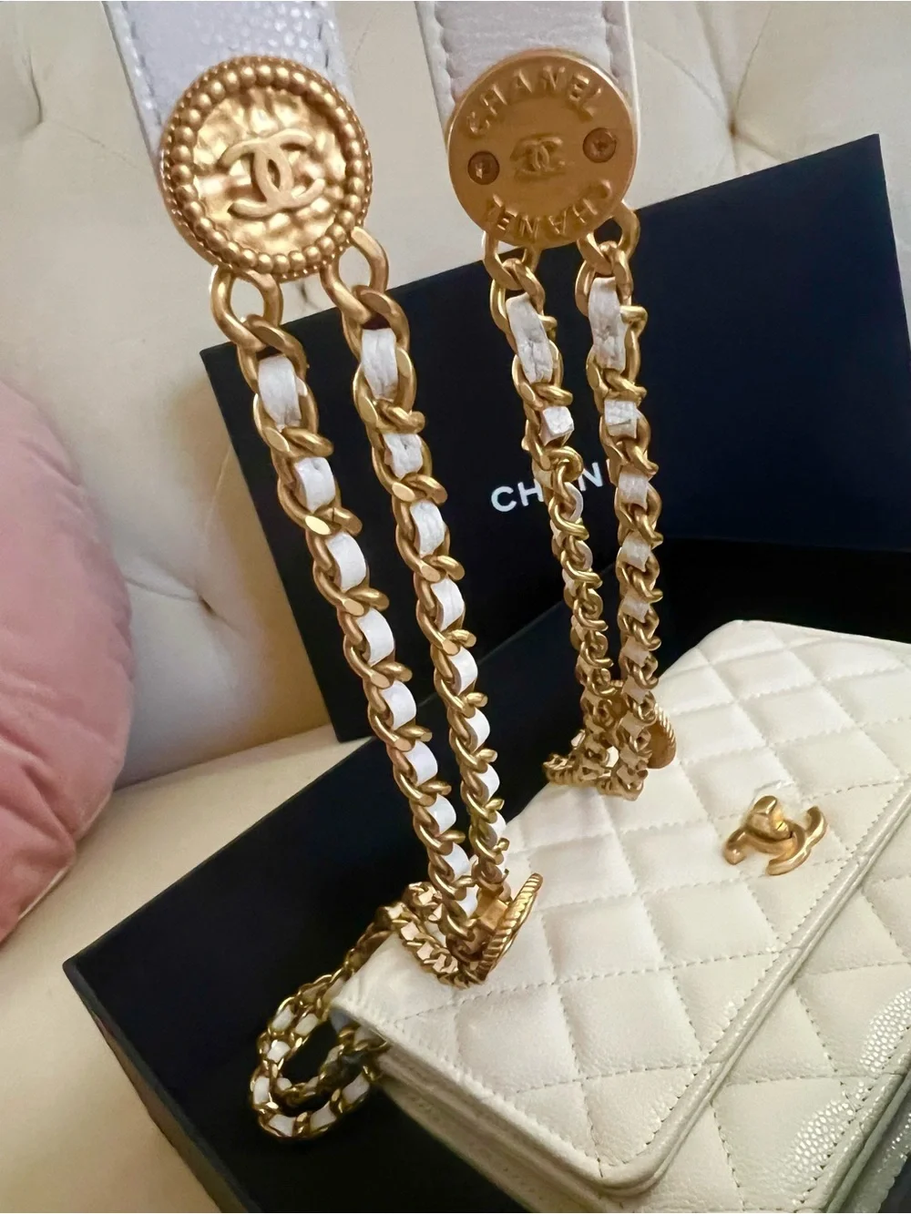 NEW🔥Chanel Caviar Twist Your Buttons WOC Crossbody white GHW